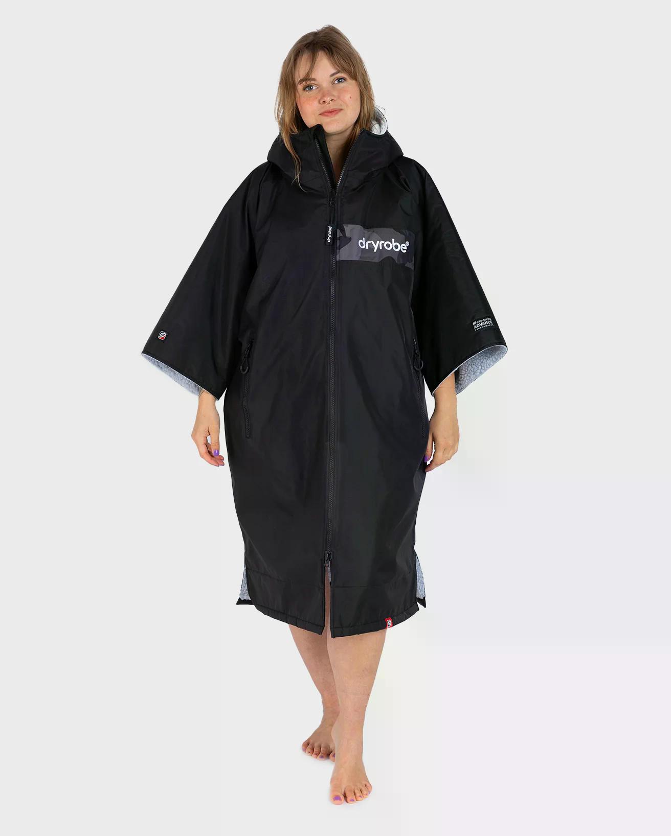 DRYROBE Advance Short Sleeve Black Grey Camo wetterfester Kurzarm Outdoor-Umkleidemantel