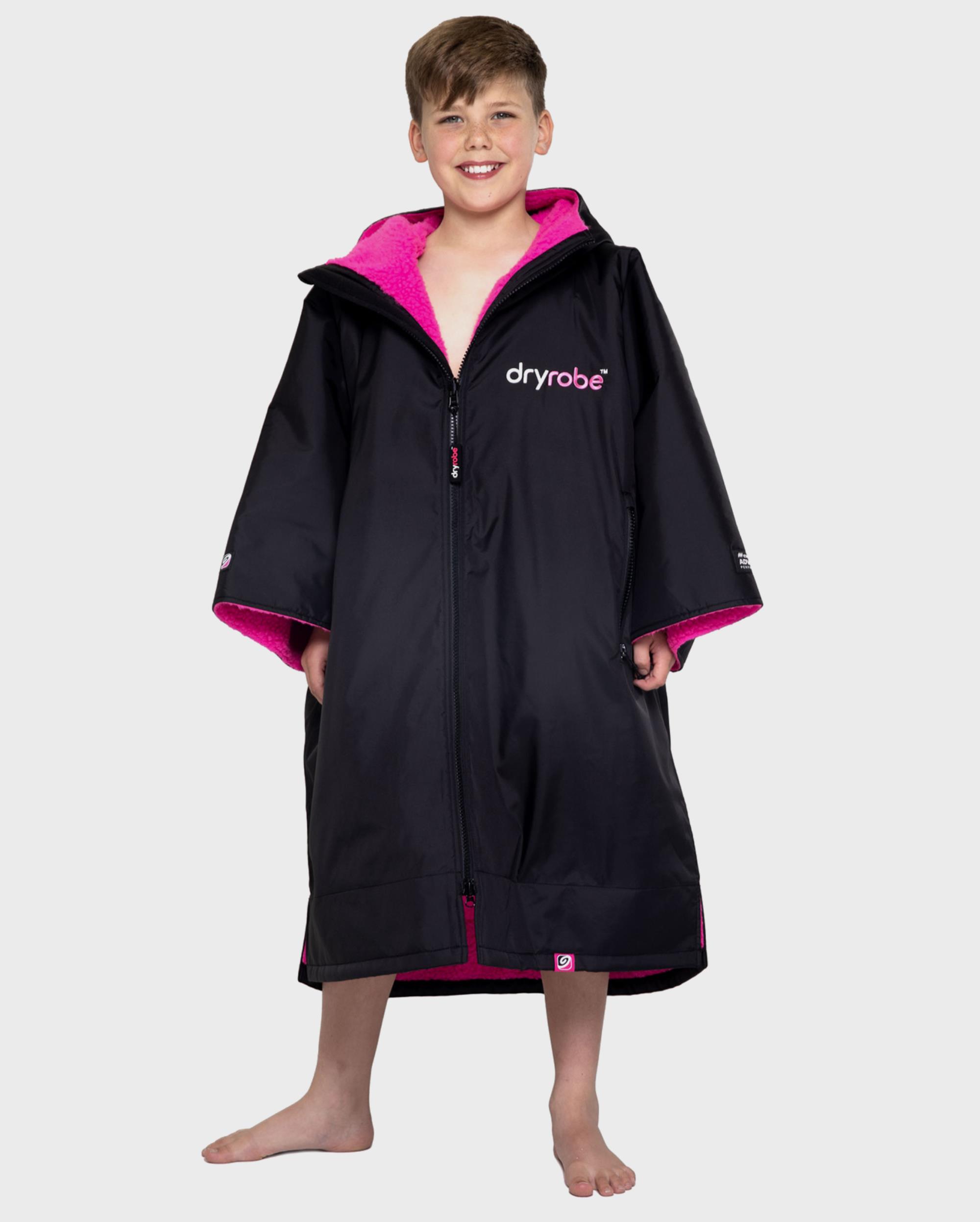 DRYROBE Advance Short Sleeve KIDS Schwarz Pink 5-9 wetterfester wasserdichter Outdoor-Umkleidemantel