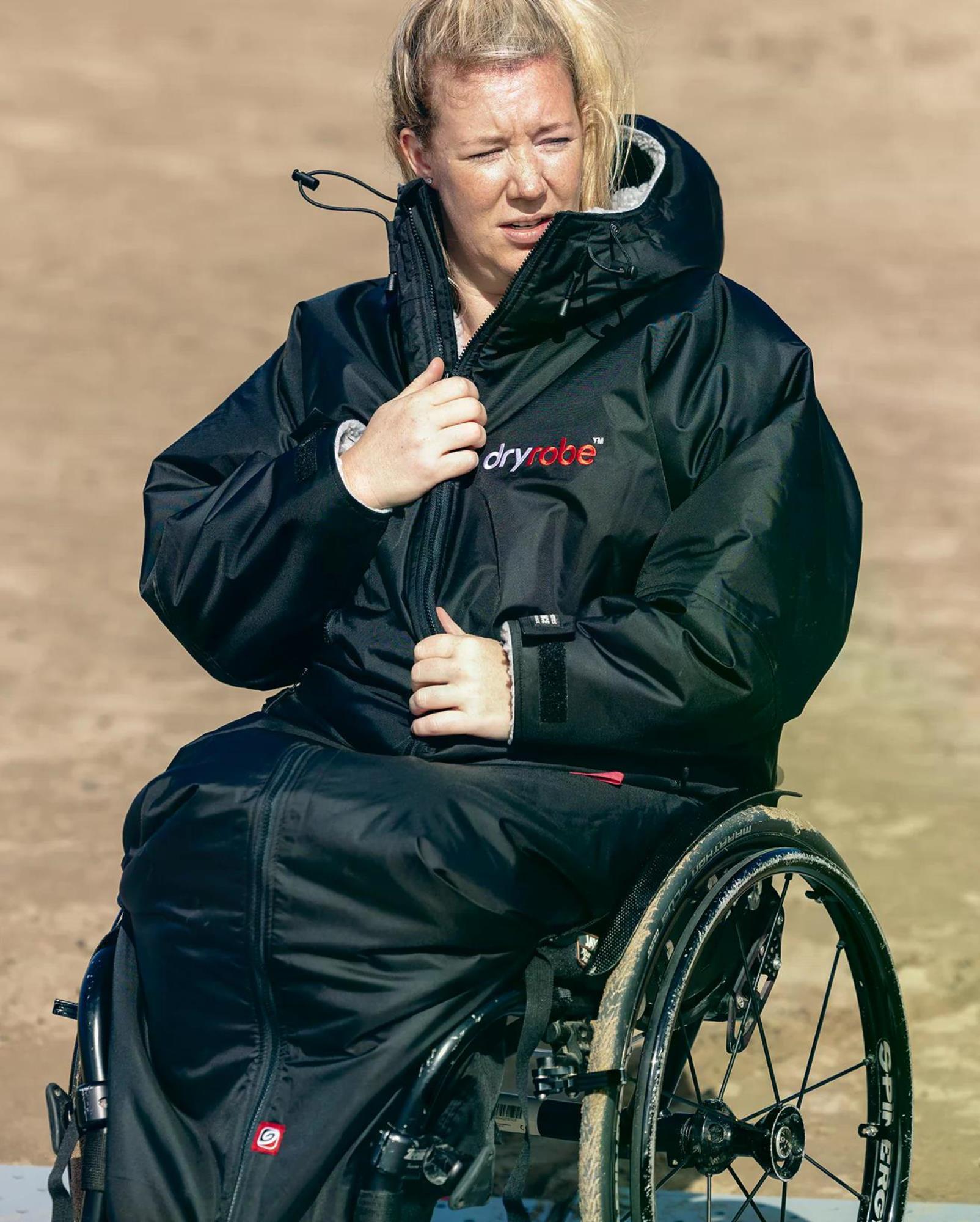 DRYROBE® Adapt Schwarz Grau XL wetterfester Langmantel für Rollstuhlfahrer