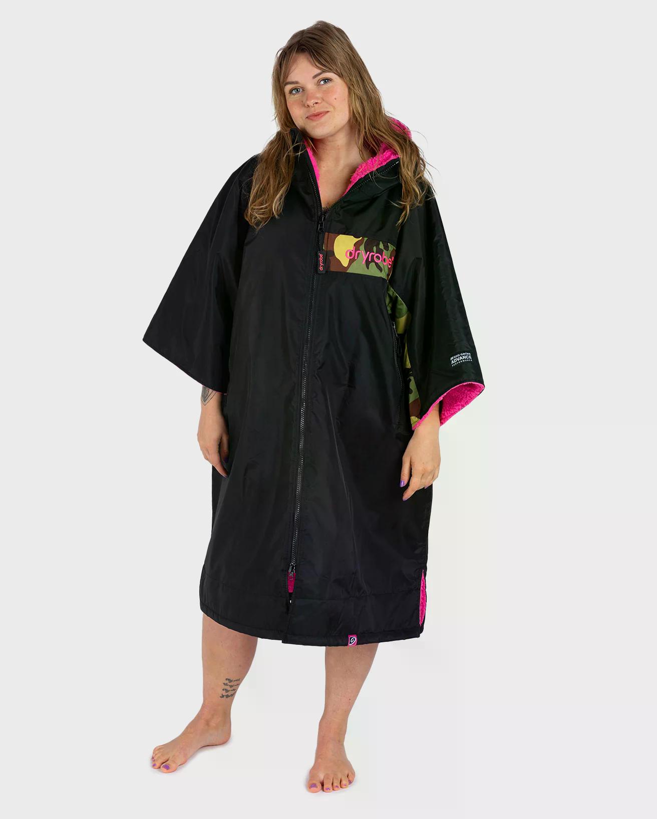 DRYROBE Advance Short Sleeve Black Pink Camo wetterfester Kurzarm Outdoor-Umkleidemantel
